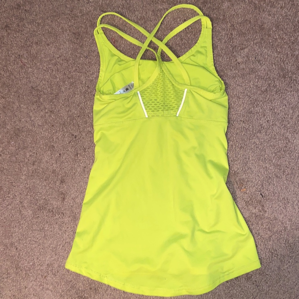 Workout top - Picture 2 of 3
